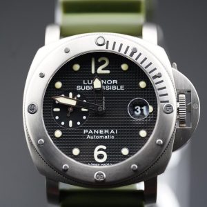 Panerai Luminor Submersible Black dial titanium Pam00025