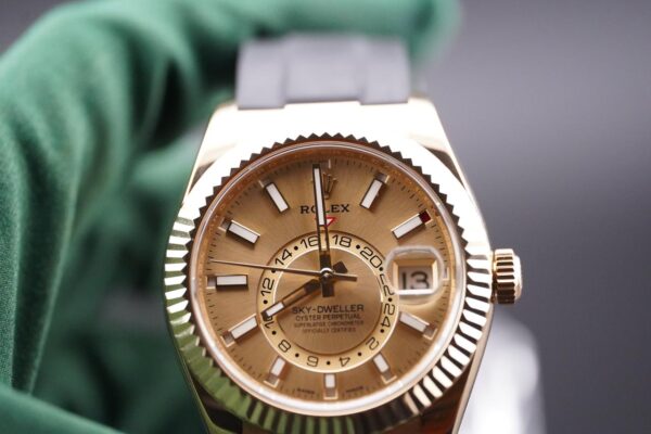 Rolex Sky-Dweller 326238 Yellow Gold Oysterflex Champagne Dial