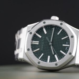 Audemars Piguet Royal Oak New 15510ST.OO.1320ST.09 – Green Dial Full Set