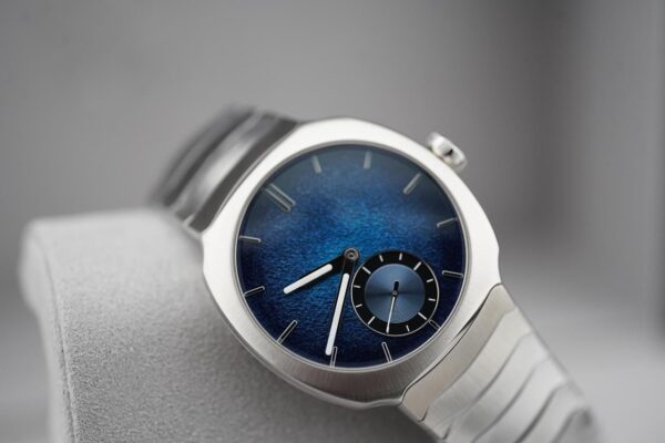 H.Moser & Cie. Streamliner Small Seconds Blue Enamel 6500-1200 2026 BNIB Full Set Most Stickers